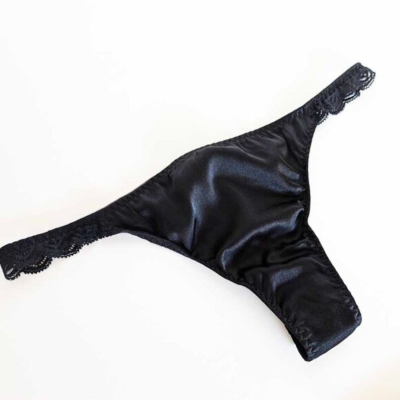 Intimissimi Silk and Lace String in Black - Picture 3 of 10